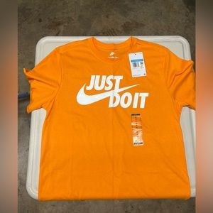 Men’s Nike tee, size medium, new with tags